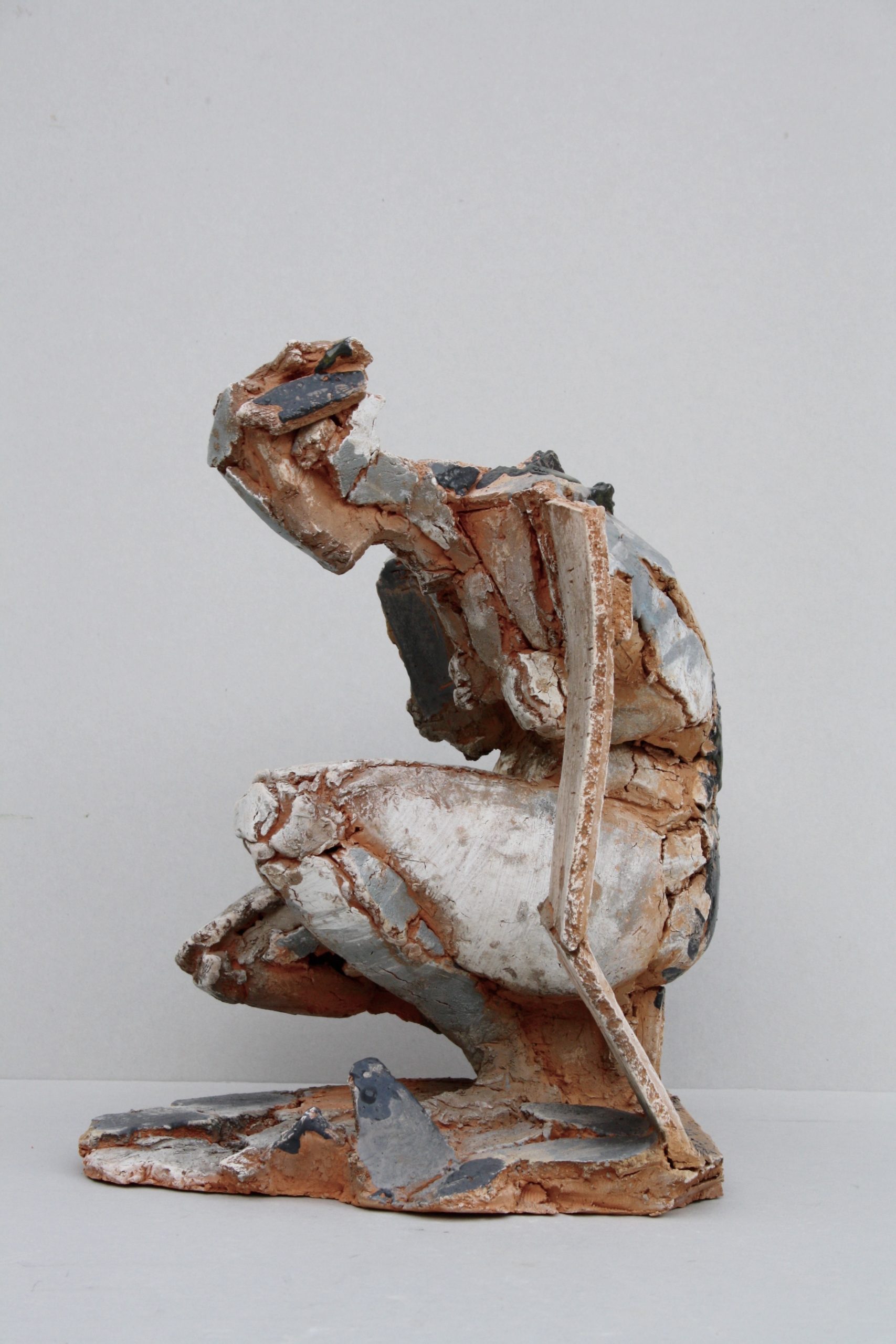 penelope | christin mueller keramik | 2023 | h = 32 cm engobiert, glasiert 